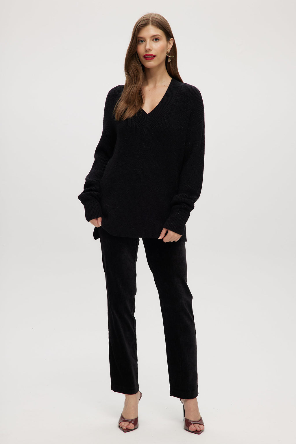 BLACK V-NECK DROP SHOULDER SWEATER