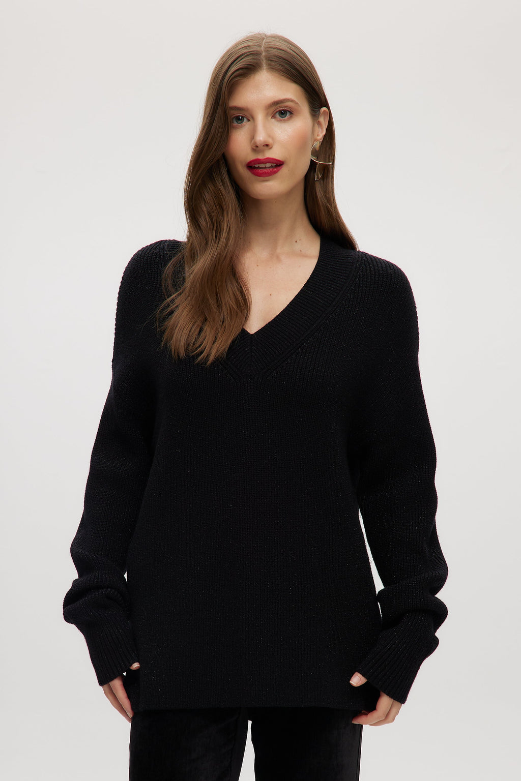 BLACK V-NECK DROP SHOULDER SWEATER