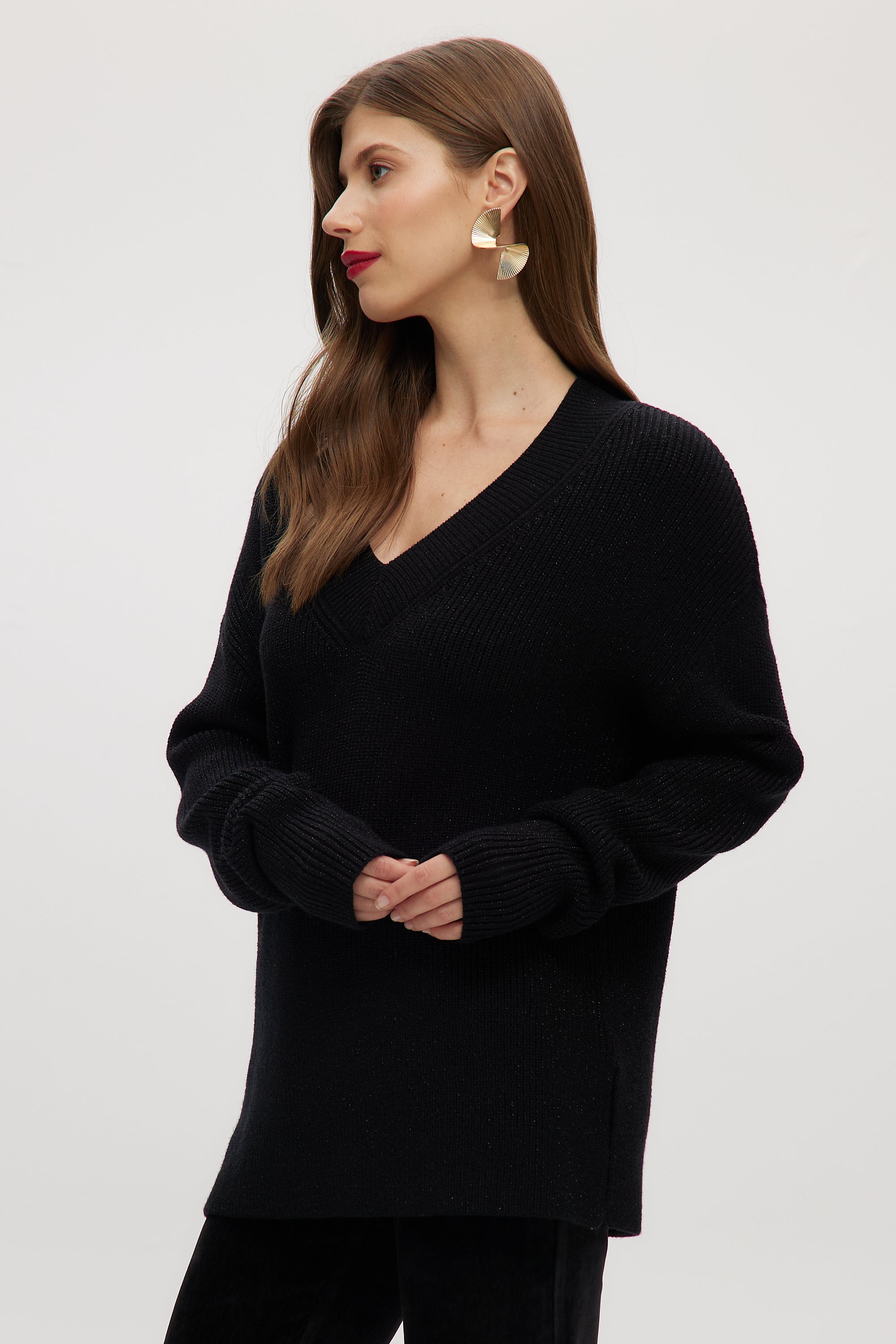 BLACK V-NECK DROP SHOULDER SWEATER