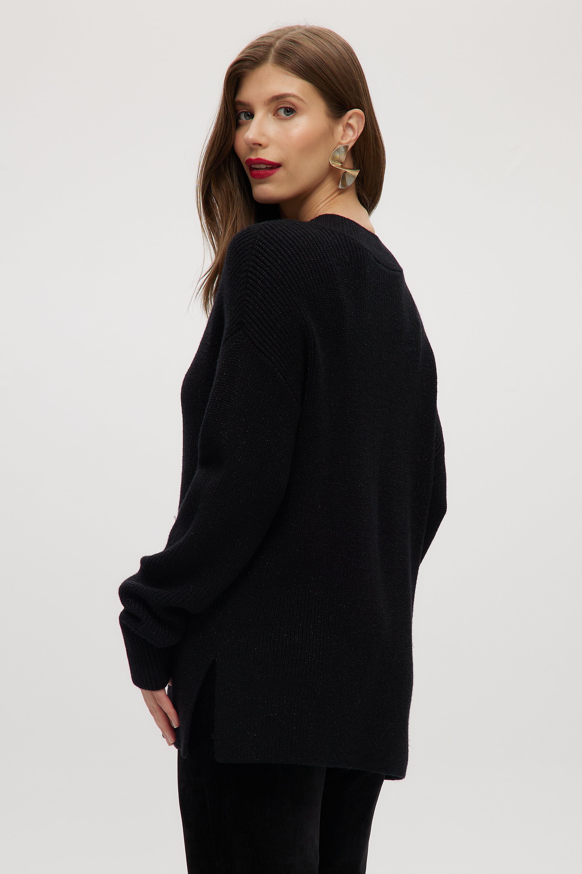 BLACK V-NECK DROP SHOULDER SWEATER