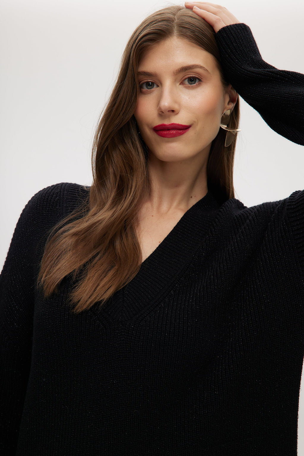 BLACK V-NECK DROP SHOULDER SWEATER