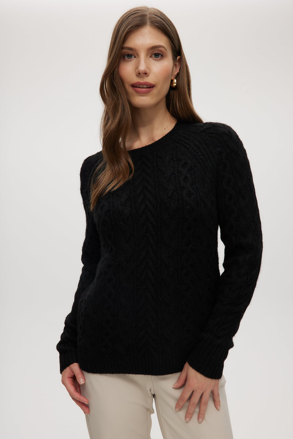 BLACK CABLE KNIT CREW NECK SWEATER