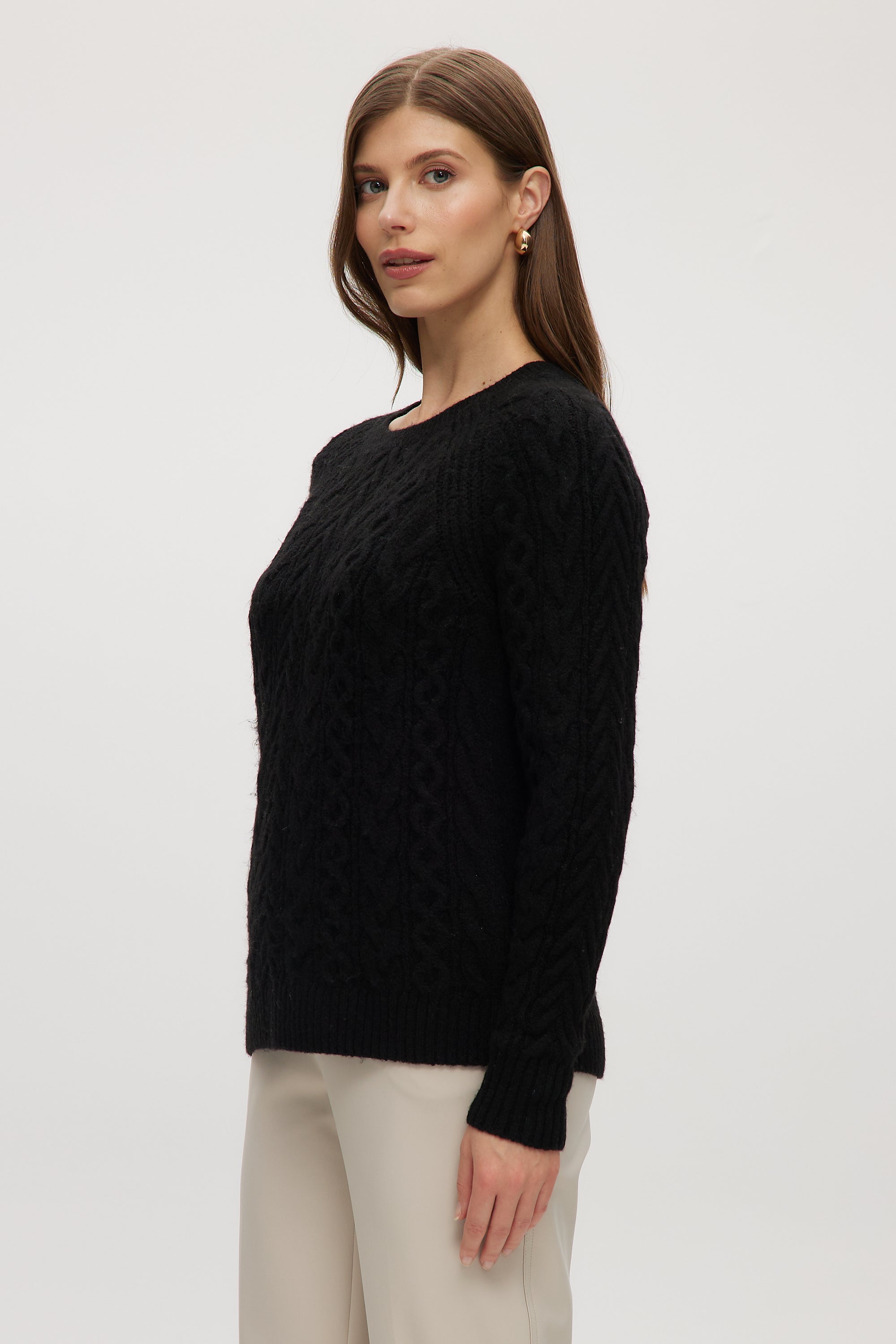 BLACK CABLE KNIT CREW NECK SWEATER