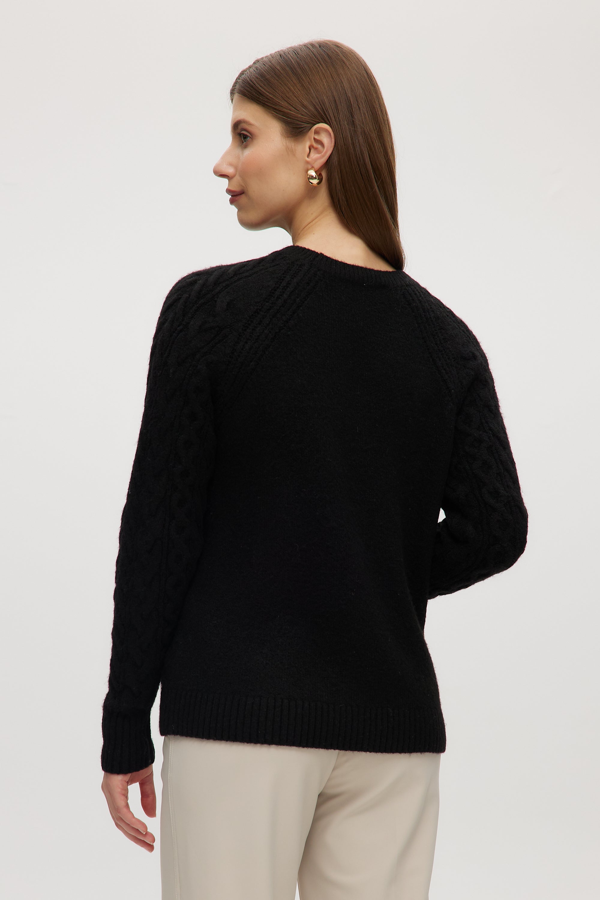BLACK CABLE KNIT CREW NECK SWEATER