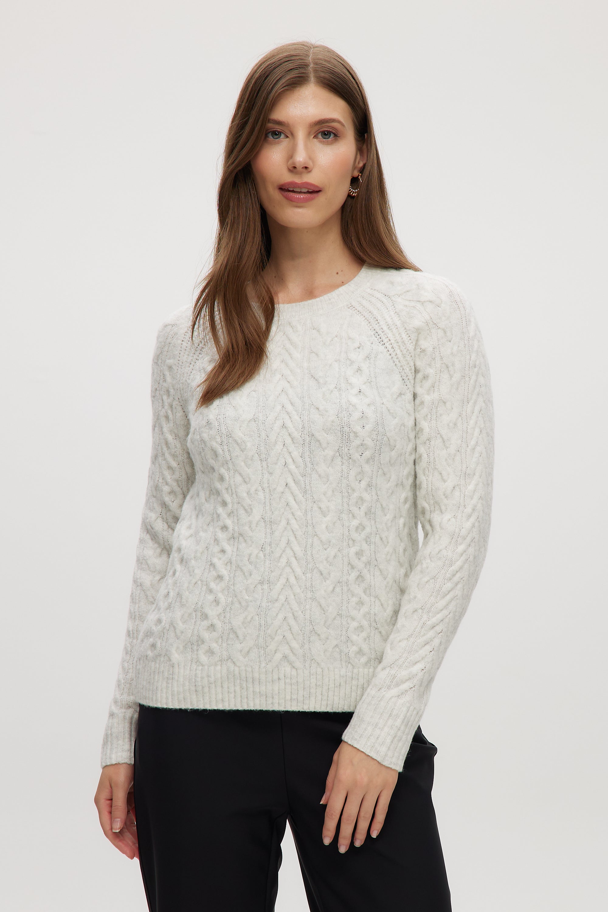 WHITE CABLE KNIT CREW NECK SWEATER