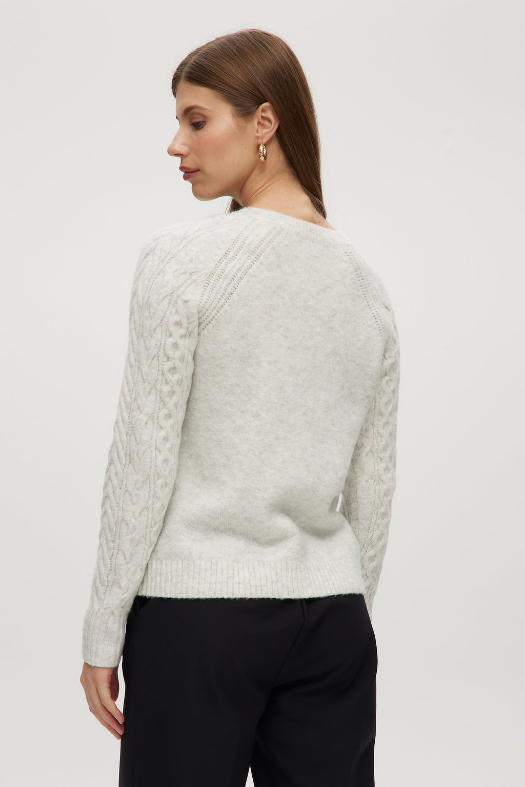 WHITE CABLE KNIT CREW NECK SWEATER