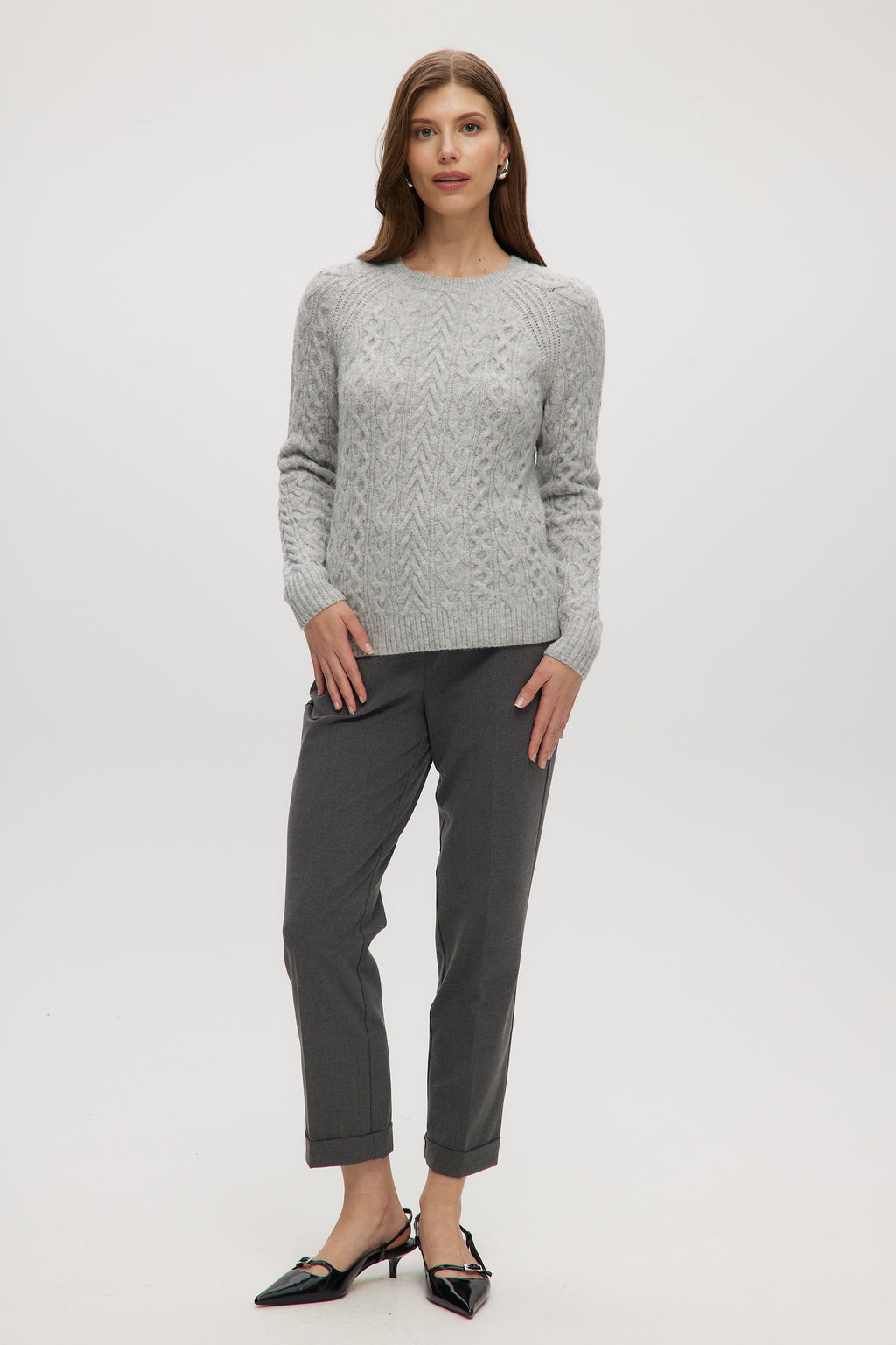 LIGHT GREY CABLE KNIT CREW NECK SWEATER