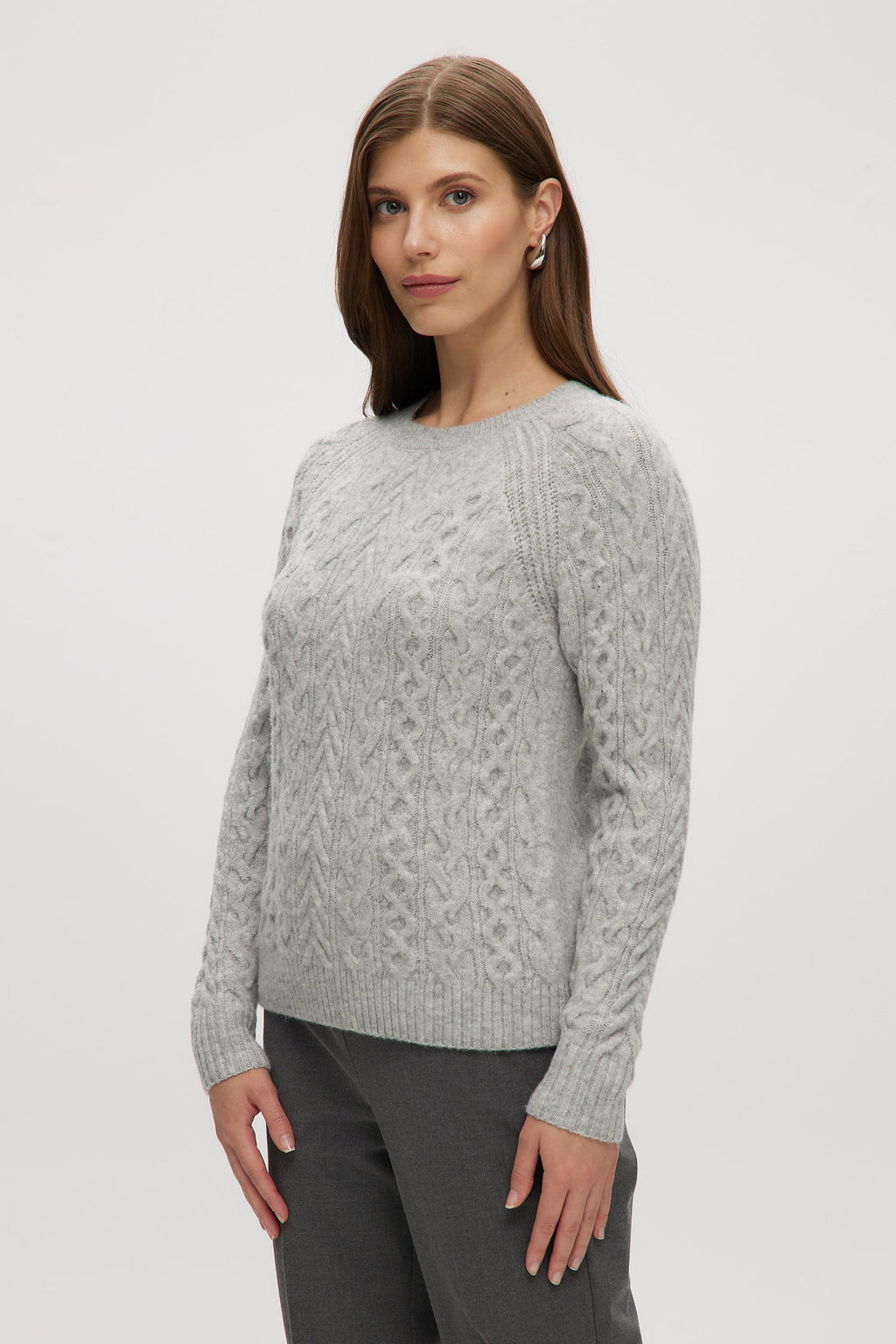 LIGHT GREY CABLE KNIT CREW NECK SWEATER
