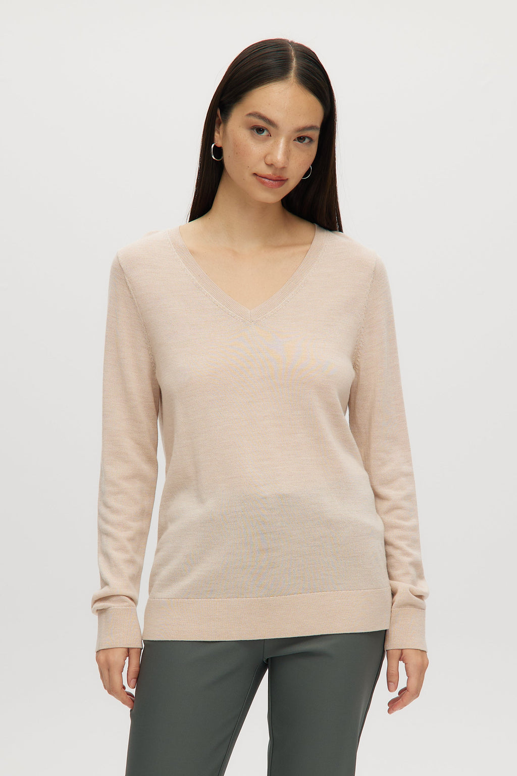 HEATHER SAND MERINO WOOL V-NECK SWEATER