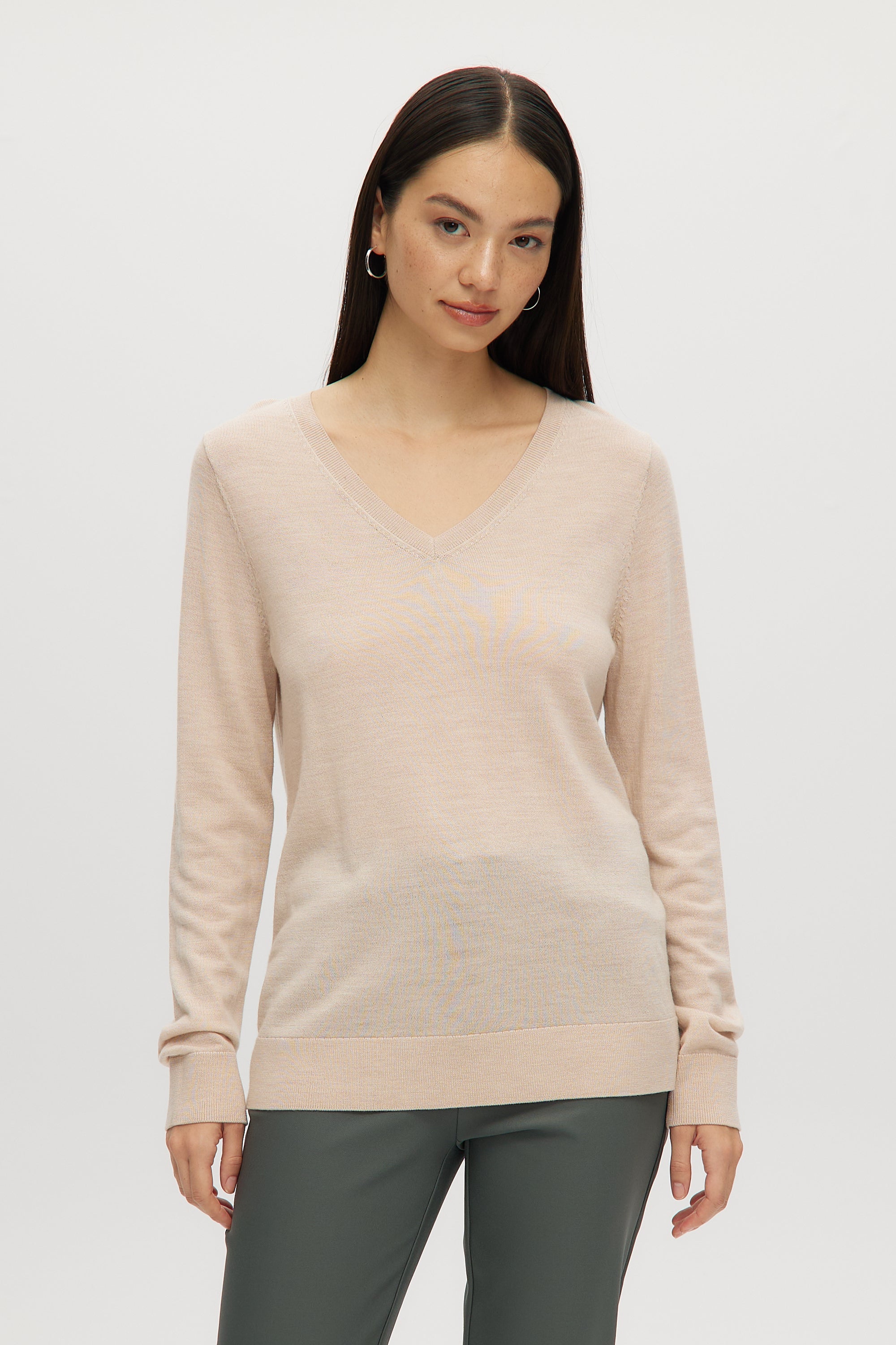 HEATHER SAND MERINO WOOL V-NECK SWEATER