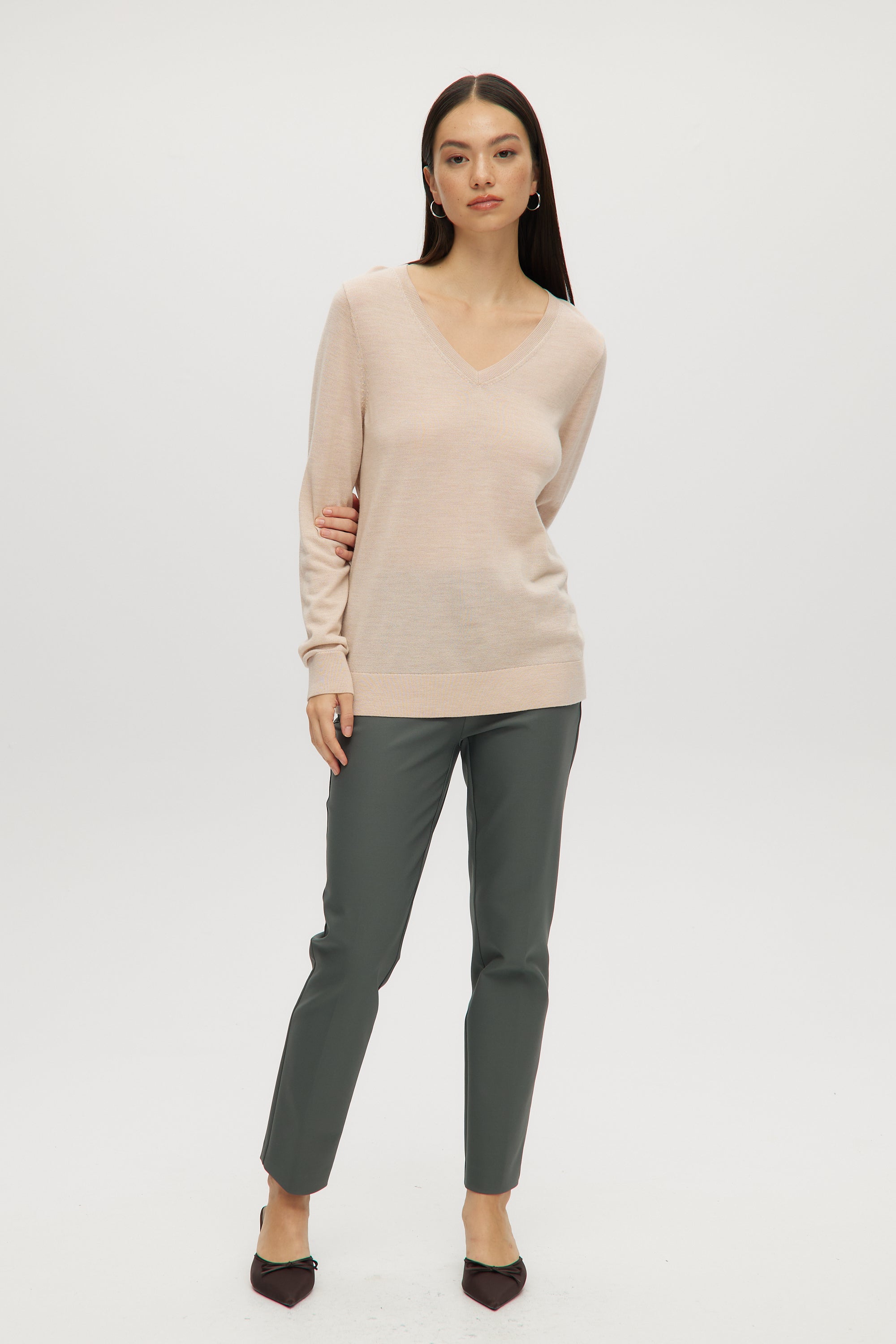 HEATHER SAND MERINO WOOL V-NECK SWEATER