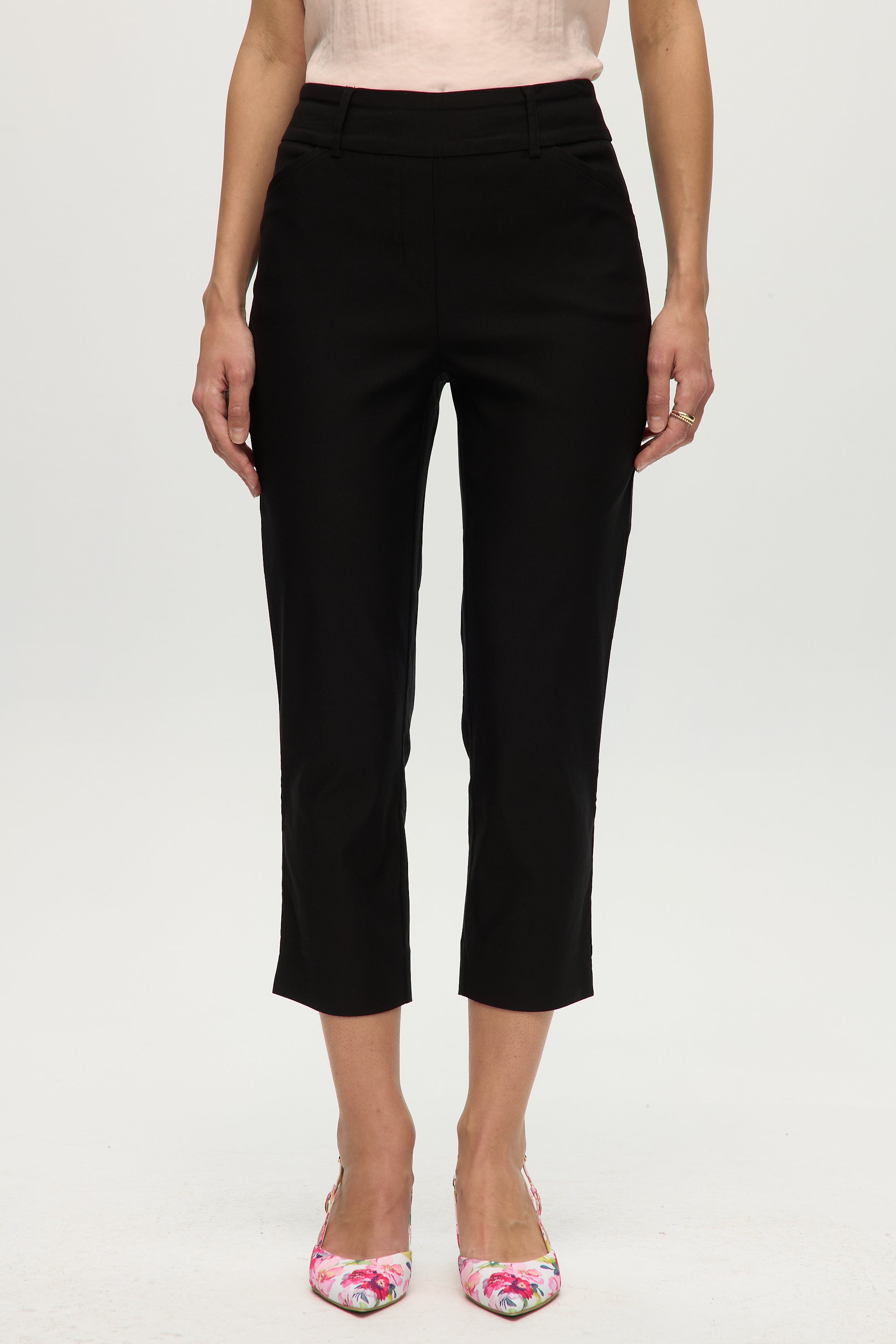 BLACK SUPER STRETCH PULL-ON CAPRI