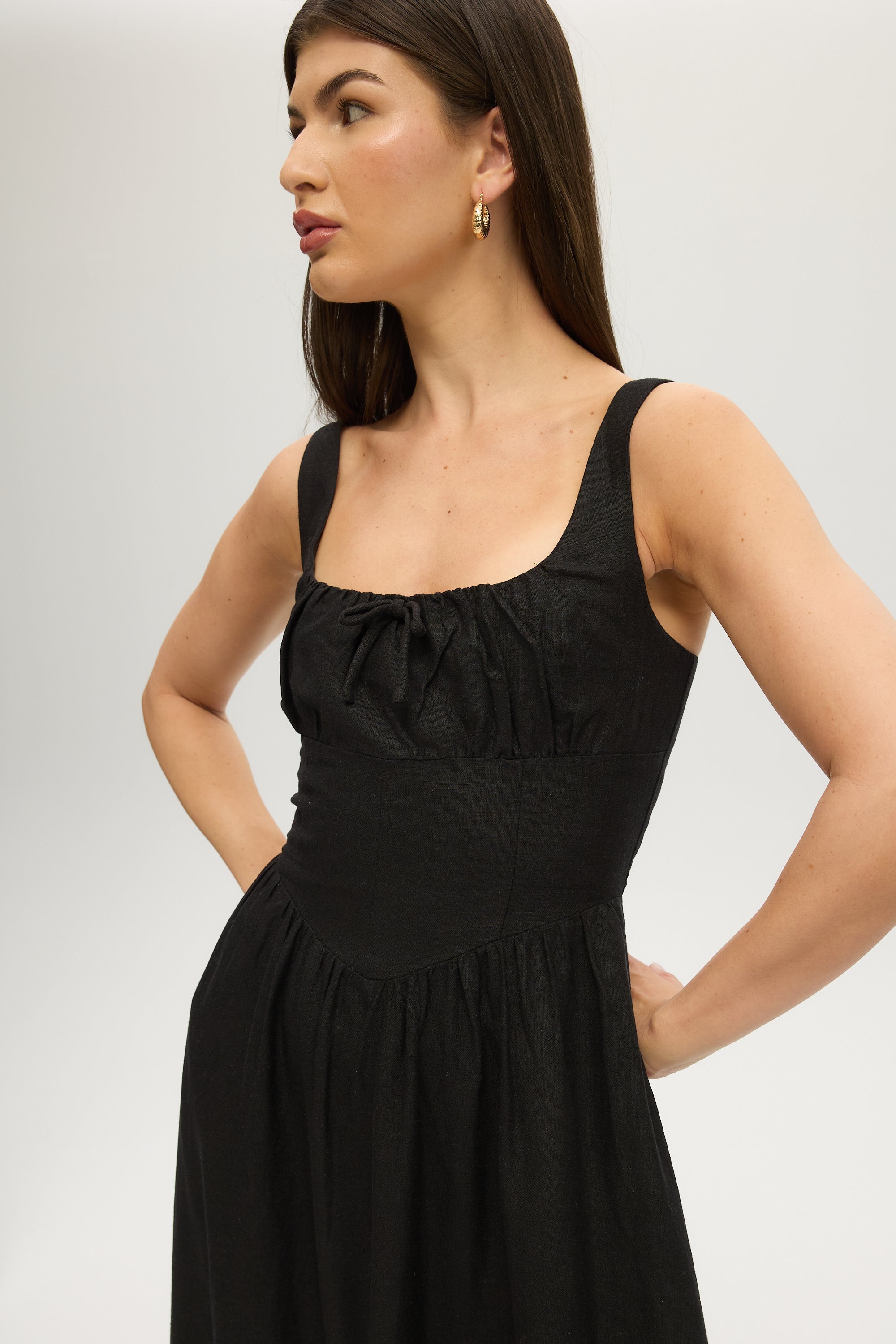 BLACK LINEN FITTED MIDI DRESS