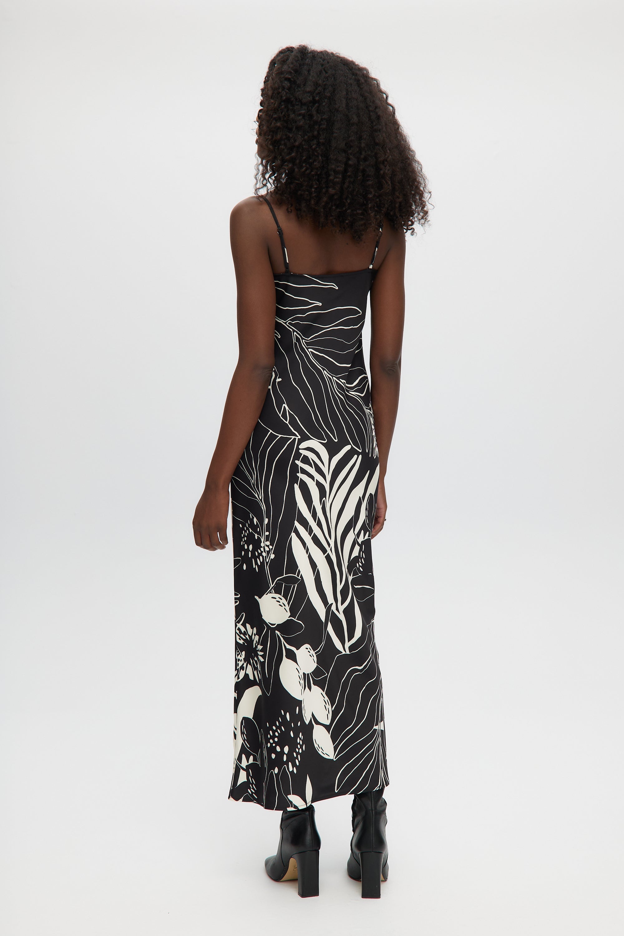 BLACK SLEEVELESS PRINTED SLIP DRESS