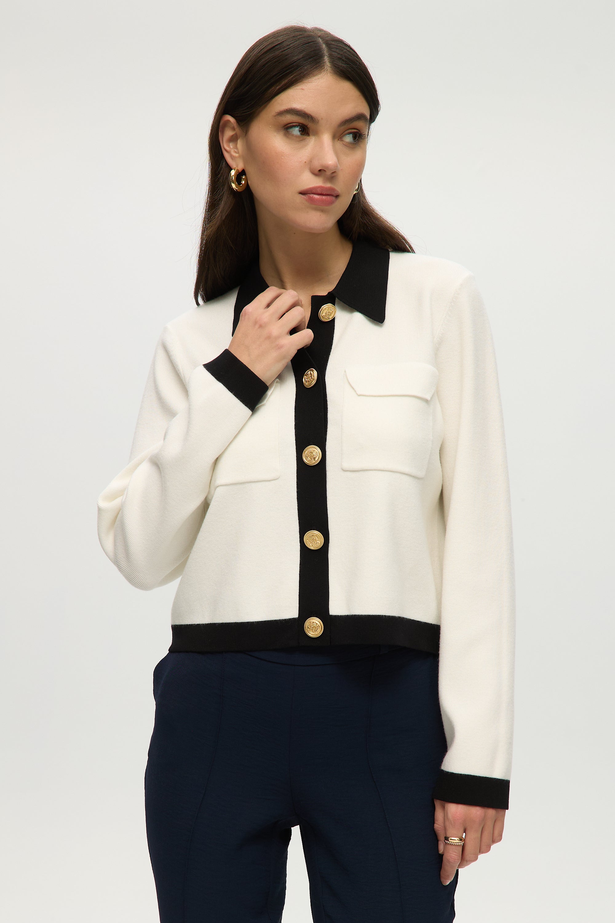 WHITE BOXY BUTTONED CARDIGAN