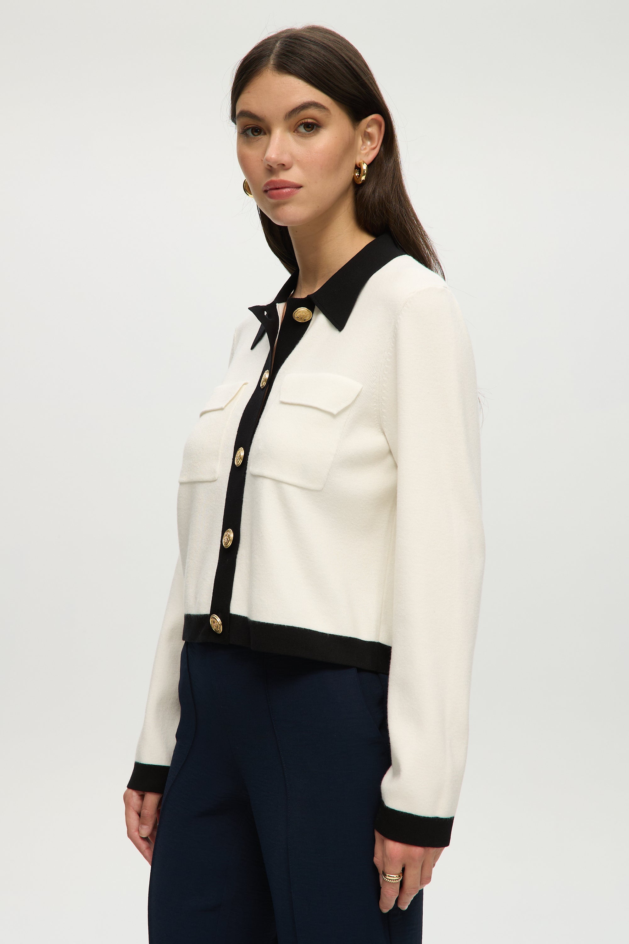 WHITE BOXY BUTTONED CARDIGAN