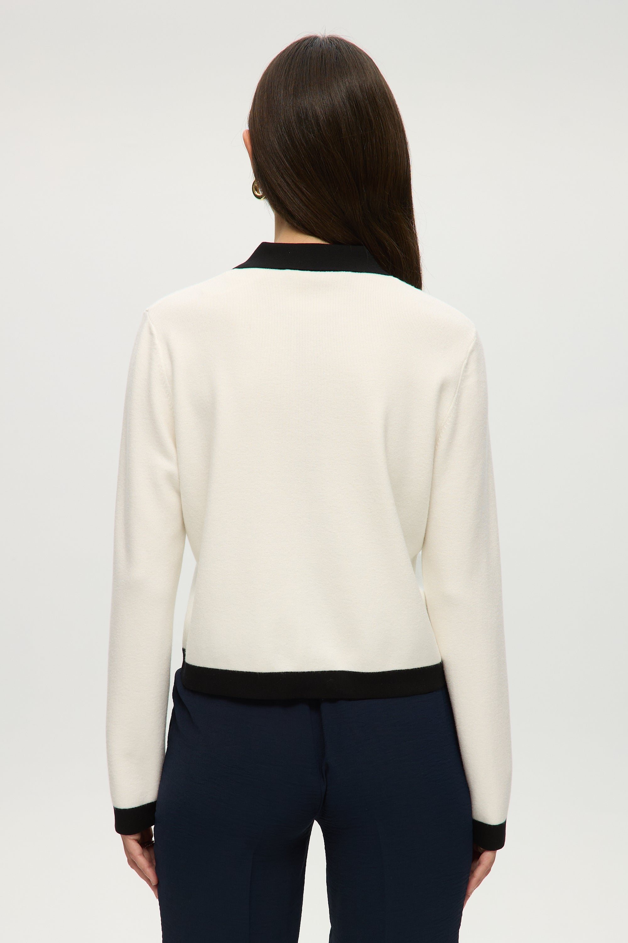 WHITE BOXY BUTTONED CARDIGAN