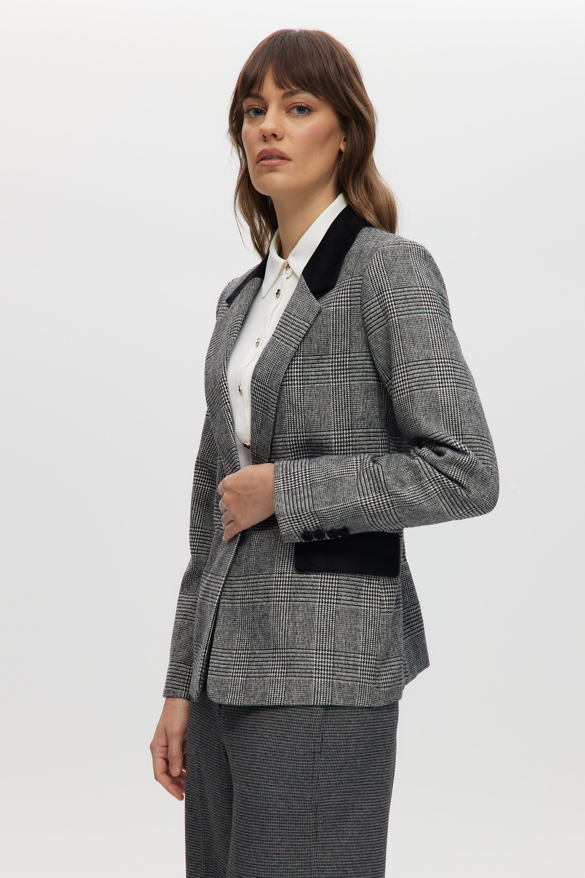 Off-White-Black Classic-Fit Plaid Blazer with Contrast Velvet Pockets
