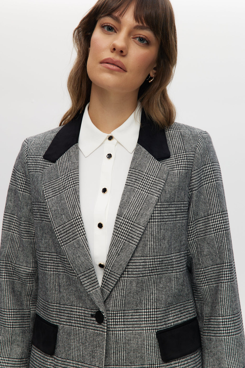 Off-White-Black Classic-Fit Plaid Blazer with Contrast Velvet Pockets