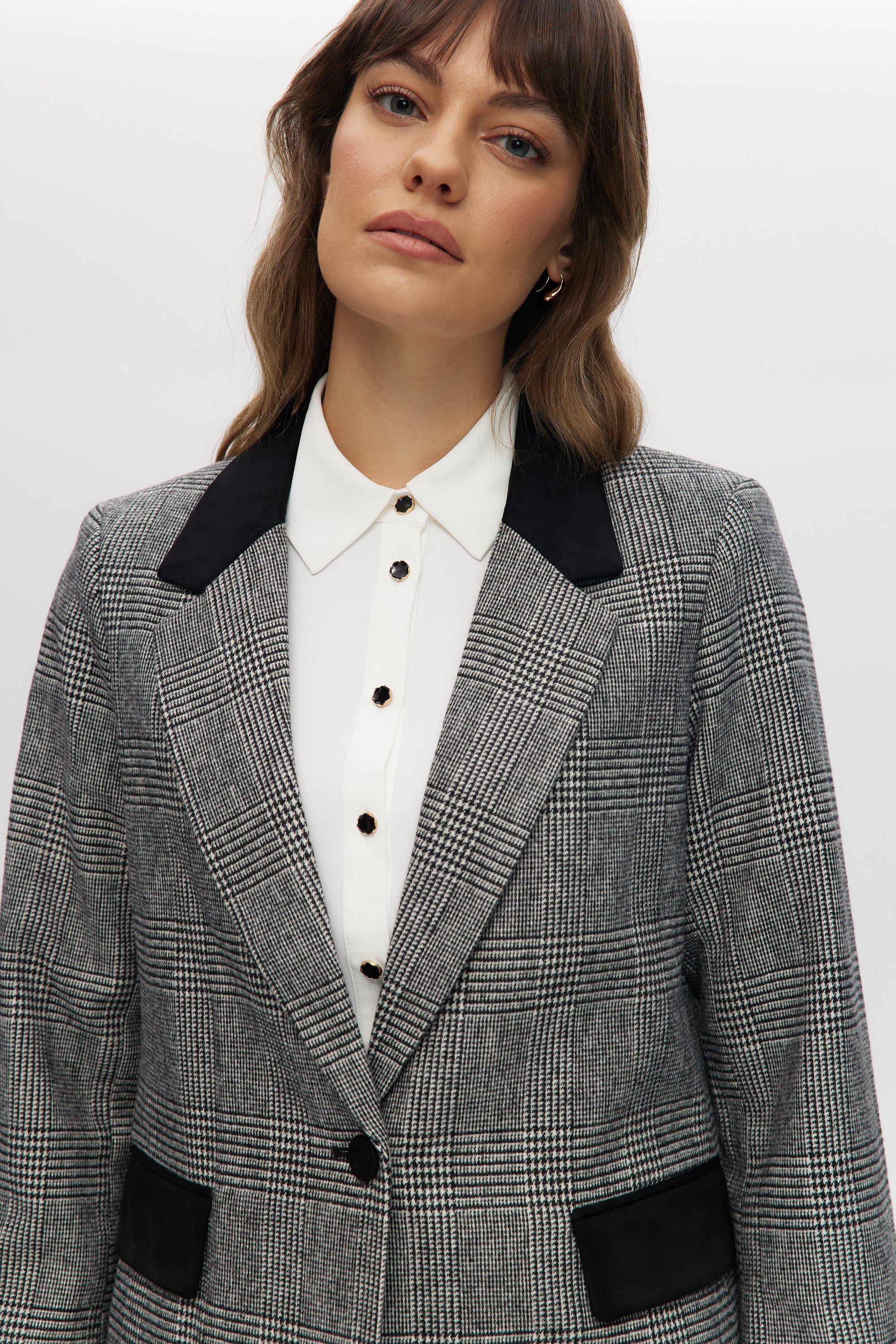 Off-White-Black Classic-Fit Plaid Blazer with Contrast Velvet Pockets