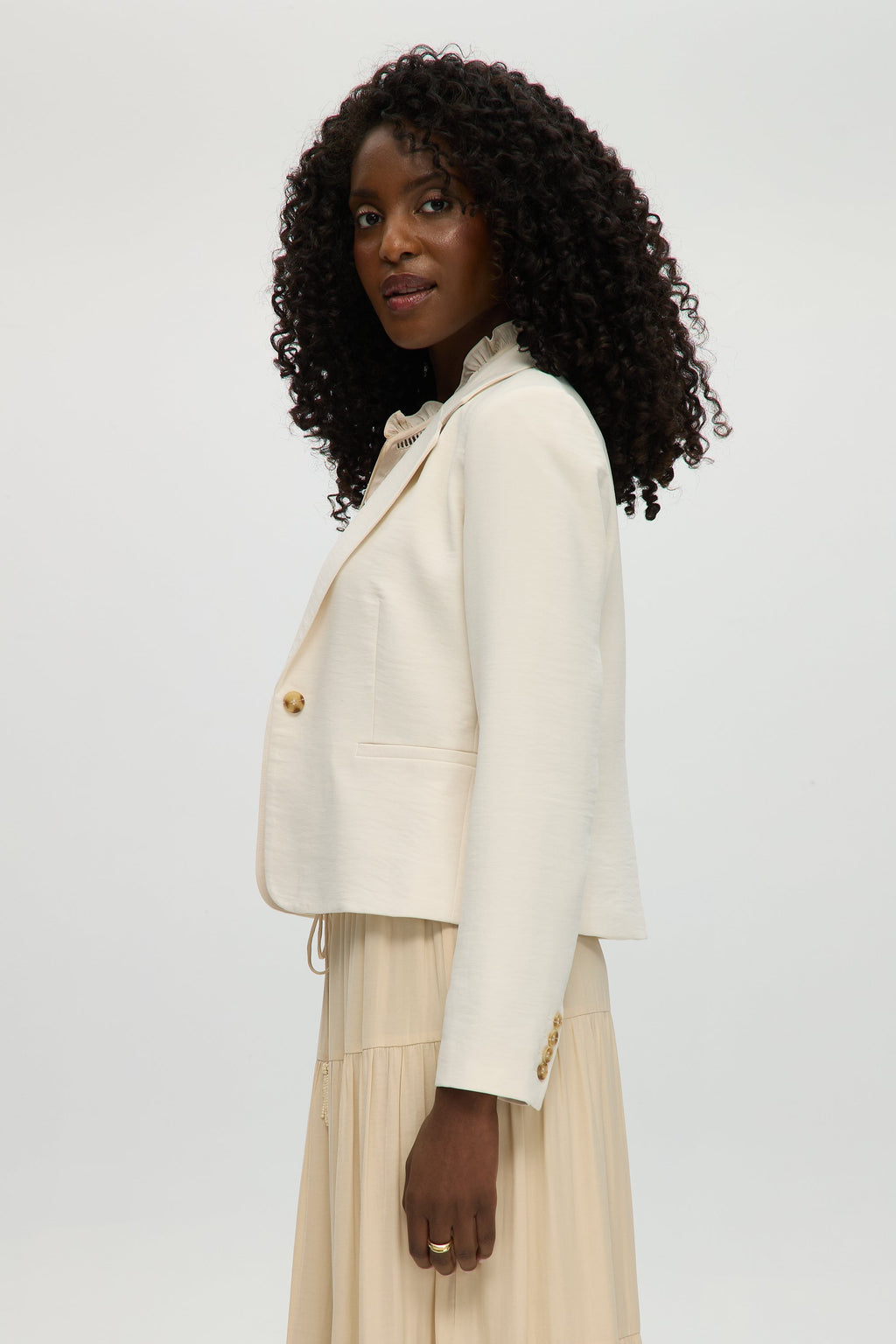 OFF- WHITE BUTTONED FITTED BLAZER