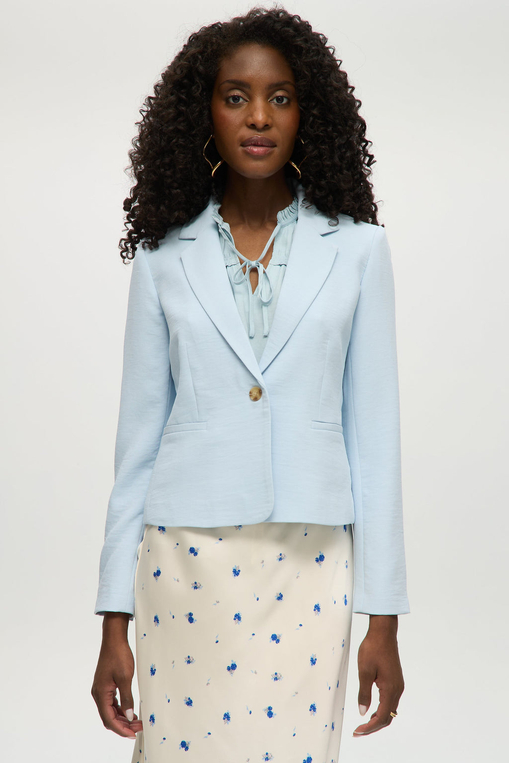 LIGHT BLUE BUTTONED FITTED BLAZER