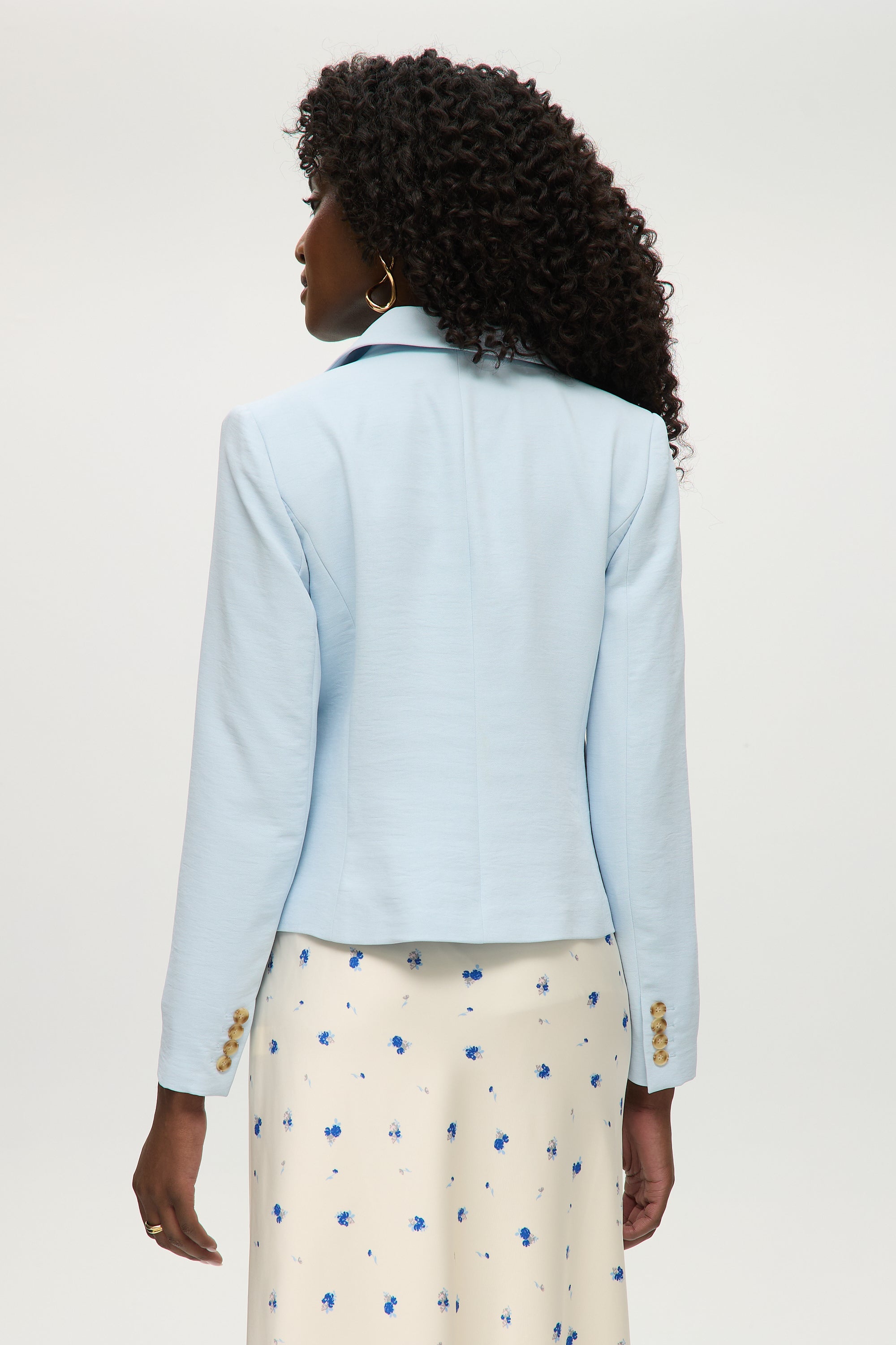 LIGHT BLUE BUTTONED FITTED BLAZER